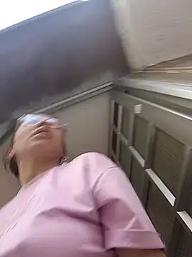 karlamorris  online show from January 4, 2025, 1:21 pm