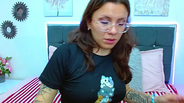 karlamorris  online show from January 4, 2025, 4:22 pm