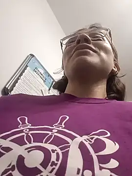 karlamorris  online show from January 4, 2025, 7:23 pm