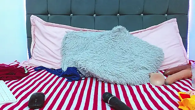 karlamorris  online show from January 5, 2025, 8:21 pm