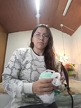 karlamorris  online show from December 2, 2025, 1:17 pm