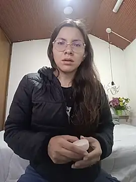 karlamorris  online show from December 5, 2025, 1:09 pm