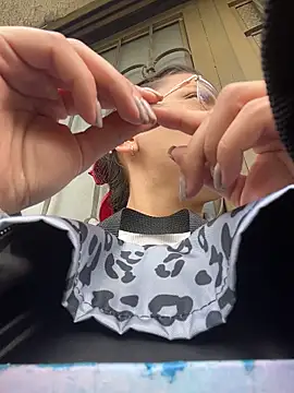 karlamorris  online show from February 19, 2026, 1:18 pm