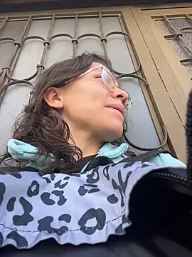 karlamorris  online show from March 26, 2026, 1:06 pm