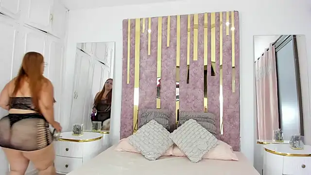 LeahxBarker online show from February 18, 2025, 11:30 pm