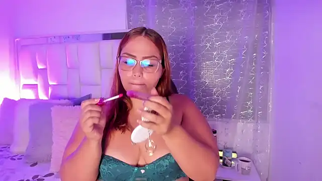 LeahxBarker online show from April 16, 2026, 1:28 am