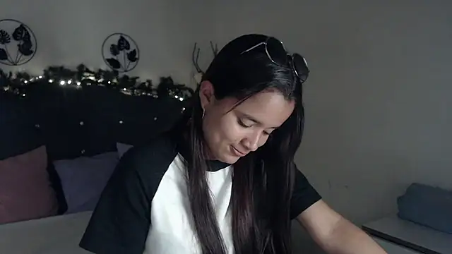 mia sweetdc online show from December 13, 2024, 7:10 pm