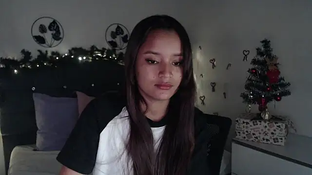 mia sweetdc online show from December 20, 2024, 7:28 pm