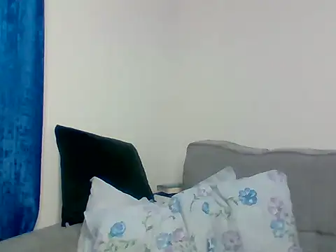 Snapshot of _crystal_princesss chatting on November 18, 2025, 1:11 am crystal princesss online show from November 18, 2025, 1:11 am