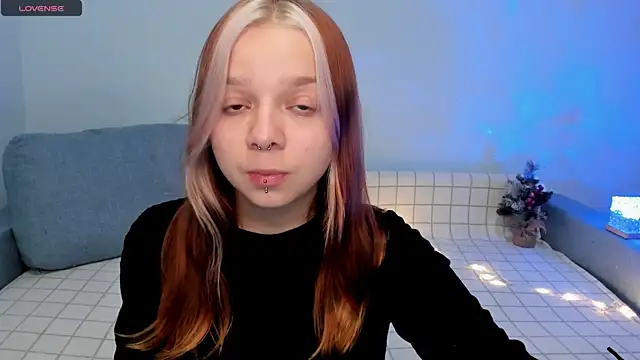 crystal lilith online show from December 9, 2024, 9:05 pm