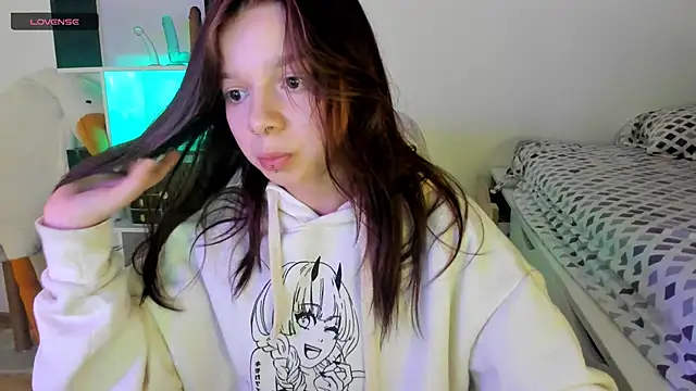 crystal lilith online show from February 22, 2025, 1:24 pm