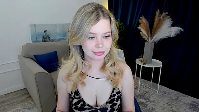 Snapshot of FollowLovee chatting on May 6, 2026, 7:41 pm FollowLovee online show from May 6, 2026, 7:41 pm