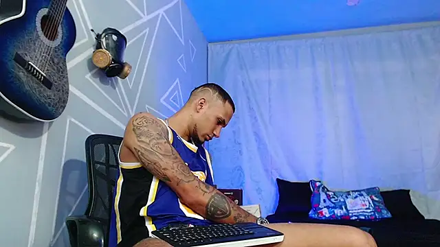 MagnusFrost online show from February 7, 2025, 9:04 pm