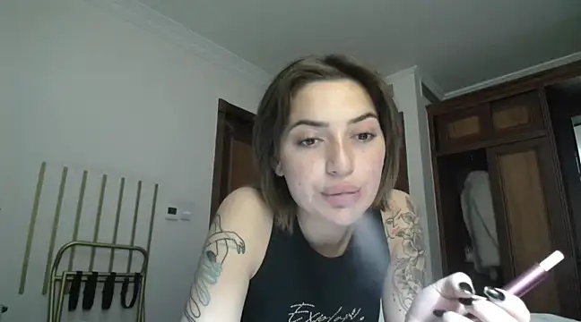 yaprakmericc online show from February 13, 2025, 6:38 pm