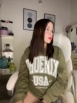 LynnSam  online show from December 19, 2024, 2:23 am