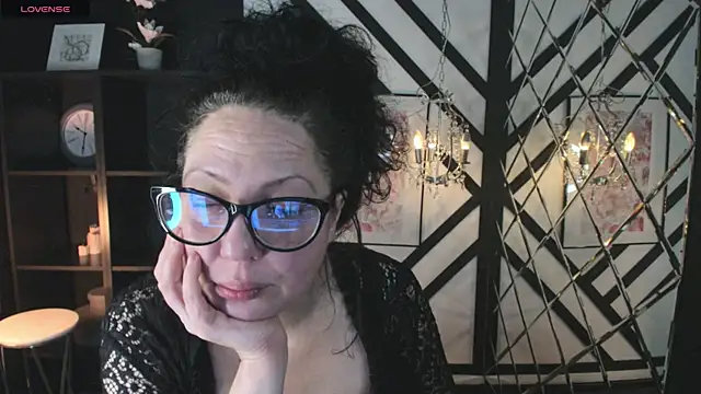 Anita Muse online show from November 8, 2025, 9:24 pm