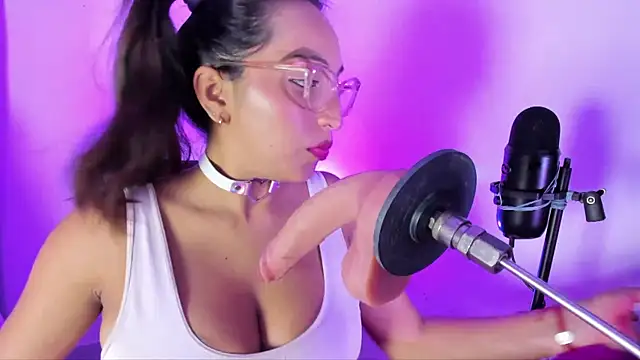 Snapshot of Leticia_brownn1 chatting on September 14, 2025, 5:45 pm Leticia brownn1 online show from September 14, 2025, 5:45 pm