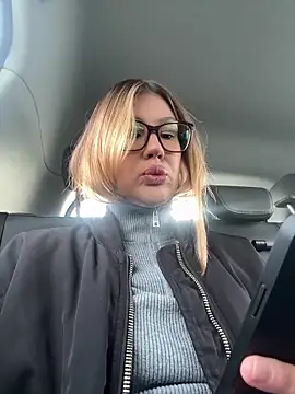 RinaCat online show from October 13, 2025, 5:18 am