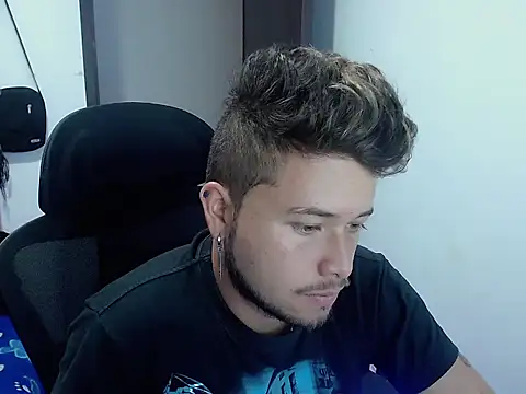 JOHANLEON1 online show from September 26, 2025, 2:43 pm