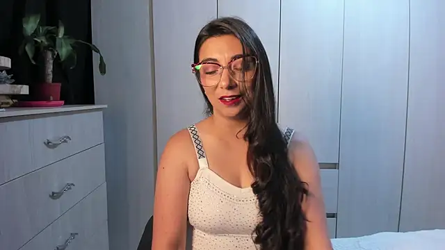 Snapshot of Karla_hernandez_ chatting on May 27, 2026, 10:45 am Karla hernandez online show from May 27, 2026, 10:45 am