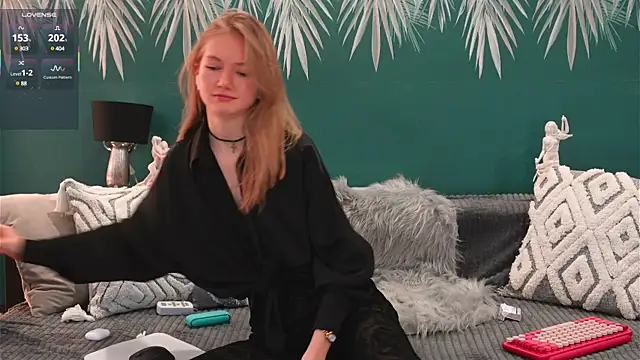 Alexandra Demore online show from March 1, 2025, 11:47 pm