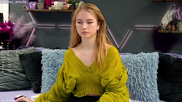 Alexandra Demore online show from September 18, 2025, 7:49 pm