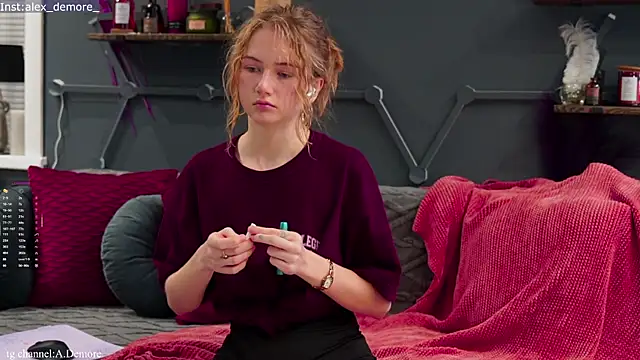 Alexandra Demore online show from September 25, 2025, 8:12 pm