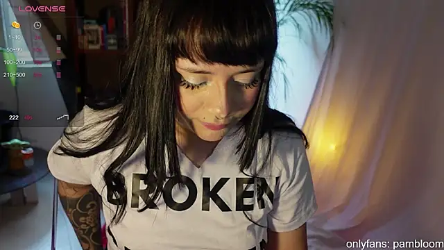 Snapshot of droolingdollfacee chatting on March 17, 2025, 2:56 pm droolingdollfacee online show from March 17, 2025, 2:56 pm