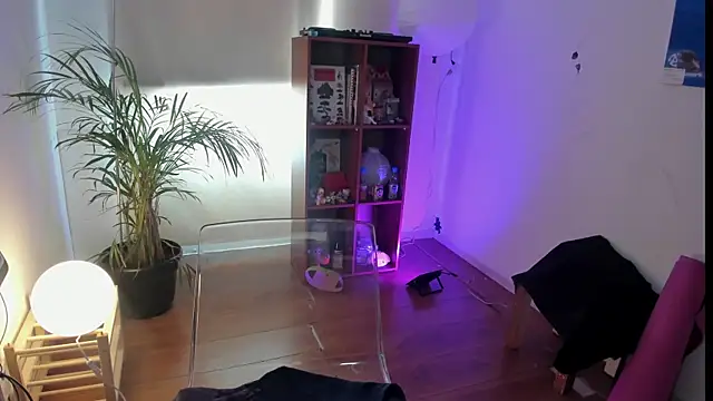 droolingdollfacee online show from April 14, 2026, 8:37 pm