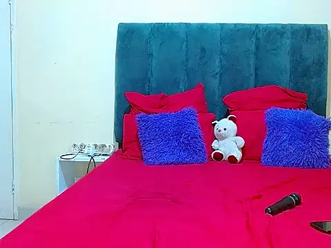 curvycloe1 online show from October 13, 2025, 3:56 pm