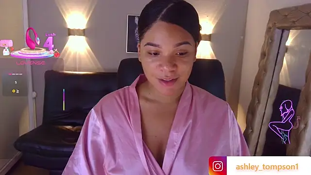 ashley Tompson1 online show from March 18, 2025, 12:36 pm