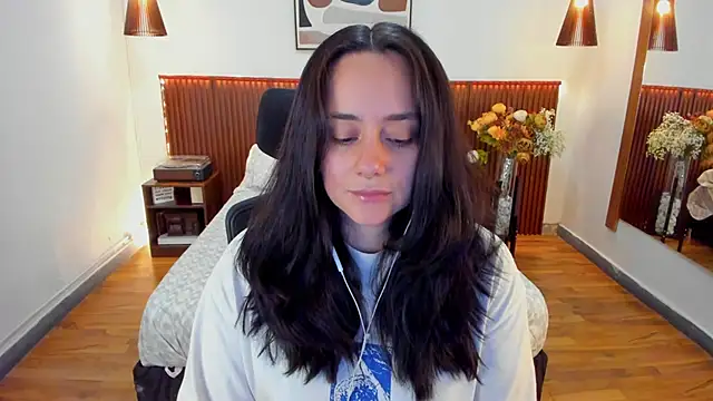Snapshot of KatherineBond chatting on May 14, 2026, 7:20 pm KatherineBond online show from May 14, 2026, 7:20 pm