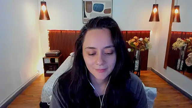 Snapshot of KatherineBond chatting on May 27, 2026, 7:11 pm KatherineBond online show from May 27, 2026, 7:11 pm