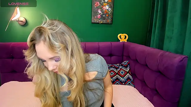 EvaMoran online show from October 3, 2025, 1:57 am