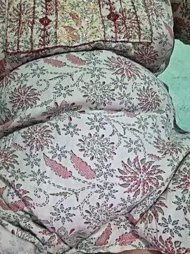 Priya Bong online show from July 29, 2026, 1:04 am