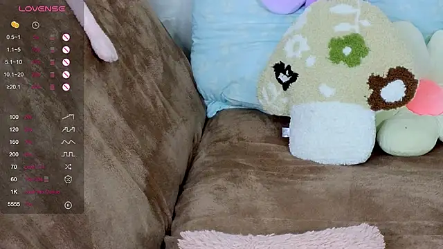 TrissMerigold9 online show from October 8, 2025, 9:12 pm