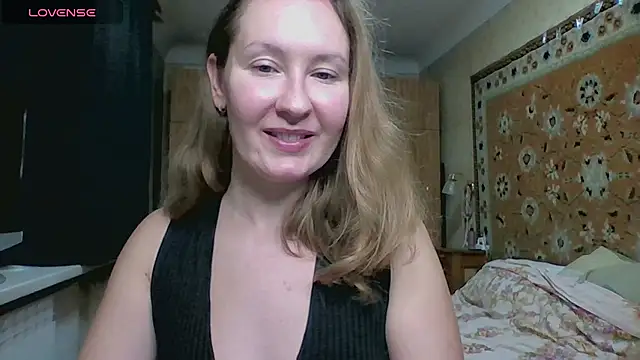 AnnaXLovers online show from November 10, 2025, 11:31 am