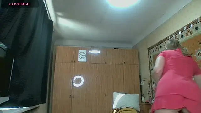 AnnaXLovers online show from November 14, 2025, 8:13 am