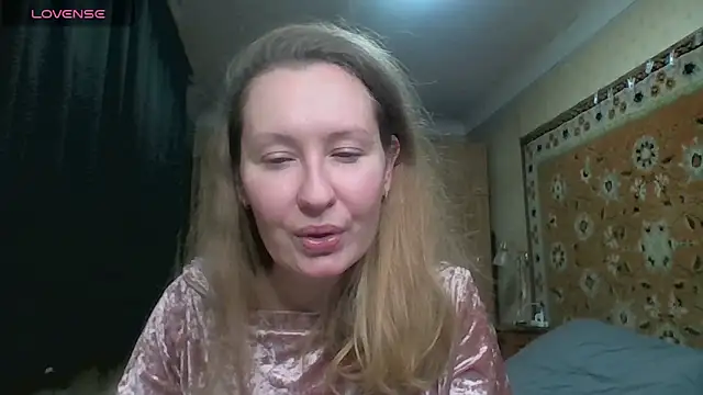 AnnaXLovers online show from December 18, 2025, 3:40 pm