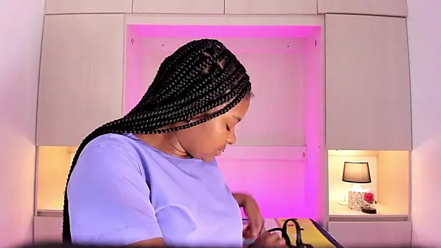 tamaraa smiith online show from February 13, 2025, 11:39 am