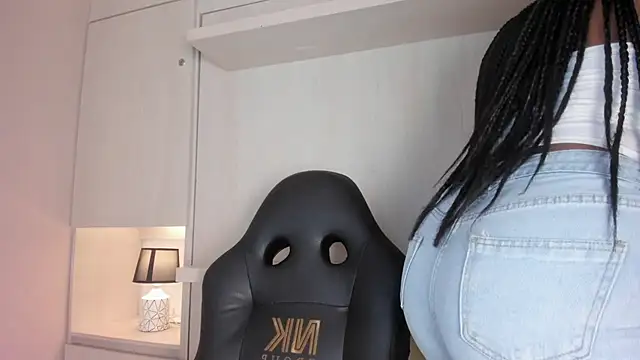 tamaraa smiith online show from March 4, 2026, 7:53 pm