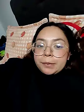 Peach-Lawrence online show from December 5, 2024, 1:14 am