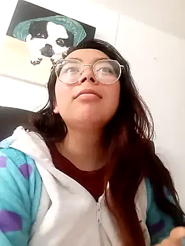 Peach-Lawrence online show from December 19, 2024, 4:13 pm