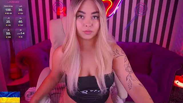 SusieWood online show from July 28, 2026, 7:39 pm