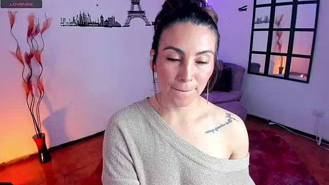 Snapshot of Elizabeth_taylor_b chatting on March 18, 2025, 6:04 pm Elizabeth taylor b online show from March 18, 2025, 6:04 pm