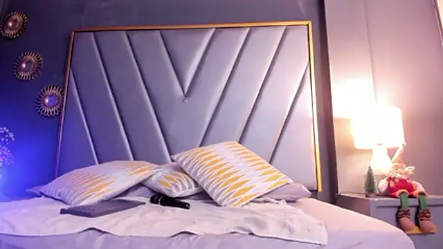 BrendaAdams  online show from December 17, 2025, 10:43 am