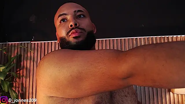 Snapshot of DilanJonnes_ chatting on September 8, 2025, 11:37 pm DilanJonnes online show from September 8, 2025, 11:37 pm