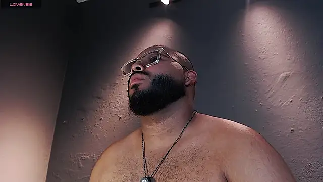 DilanJonnes  online show from March 5, 2026, 9:33 pm