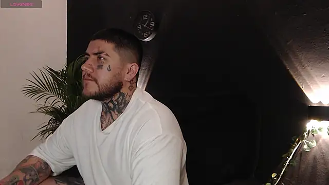 Snapshot of Ash_gusbig chatting on February 11, 2025, 3:08 am Ash gusbig online show from February 11, 2025, 3:08 am