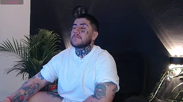 Snapshot of Ash_gusbig chatting on February 14, 2025, 3:33 am Ash gusbig online show from February 14, 2025, 3:33 am